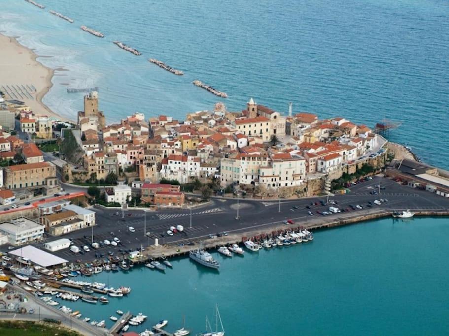 Torre Del Meridiano Casa Vacanze Centrale 泰尔莫利 外观 照片