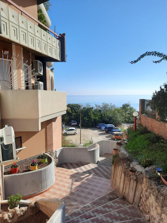 Torre Del Meridiano Casa Vacanze Centrale 泰尔莫利 外观 照片