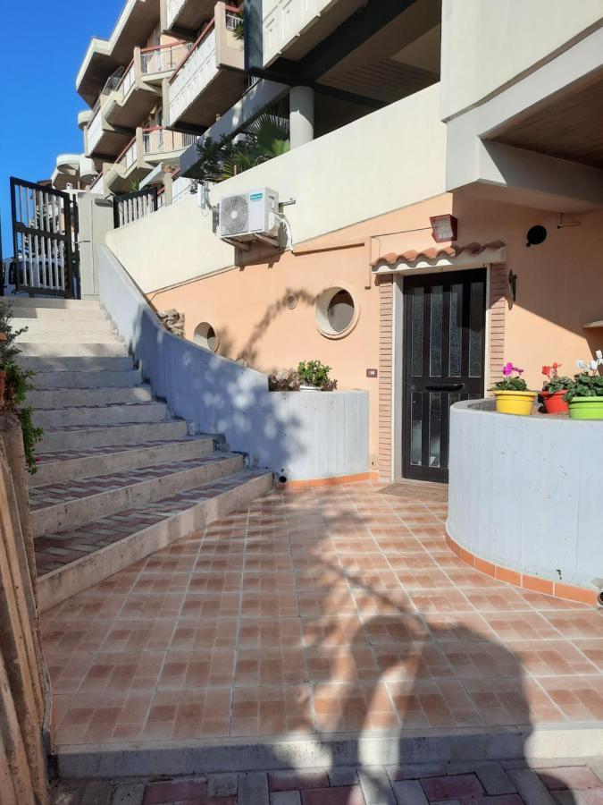 Torre Del Meridiano Casa Vacanze Centrale 泰尔莫利 外观 照片